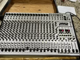 SL2442FX-PRO BEHRINGER Eurodesk Music Mixer Bus Noise Design