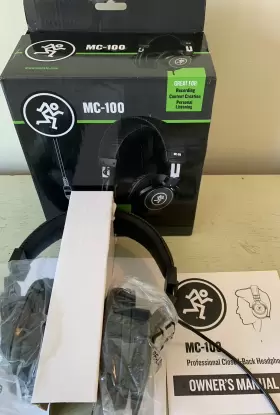 MC-100 MACKIE Closed Headphones
