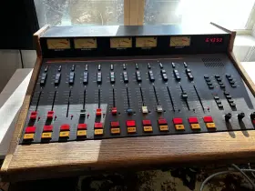 RS-12 POWER Console Supply
